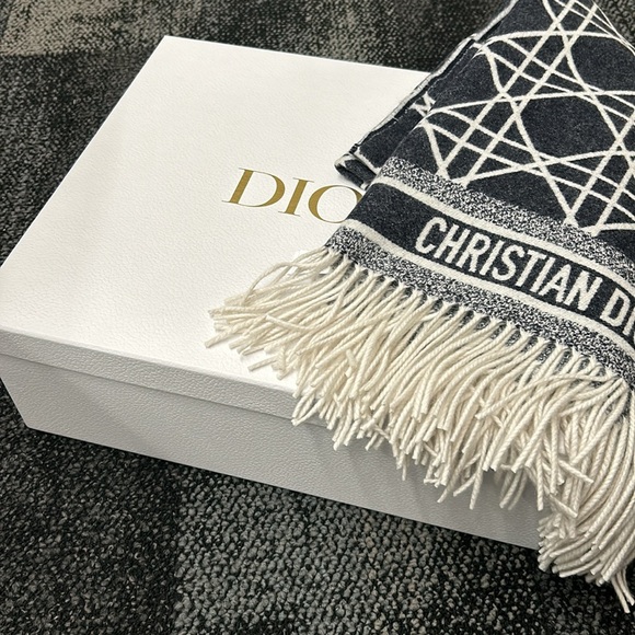CHRISTIAN DIOR CASHMERE MACROCANNAGE THROW BLANKET IVORY/BLACK - Picture 2 of 7